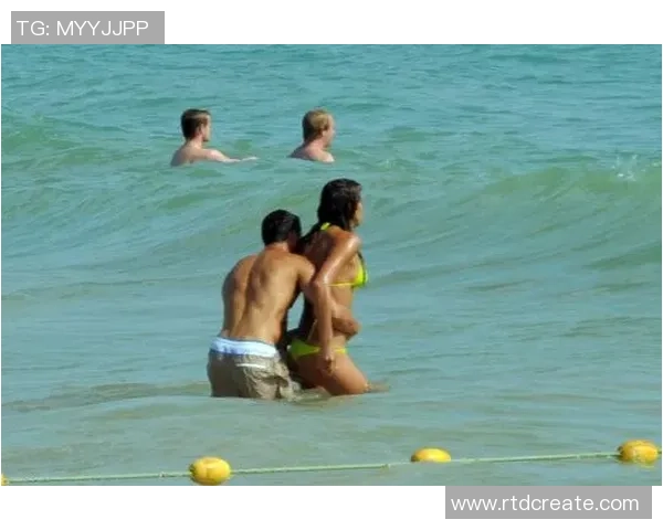 阳光沙滩与足球明星的激情碰撞尽享夏日运动的无限乐趣